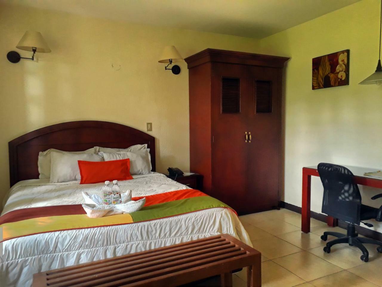 Kal Nawi Hotel サンサルバドル エクステリア 写真